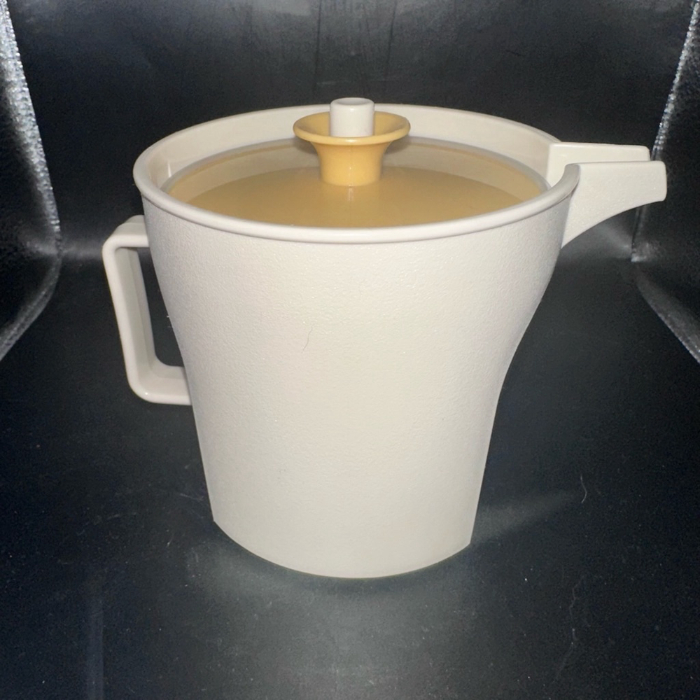 Vintage Tupperware Creamer Push Button Lid Beige Gold Reteo MCM #1414-2